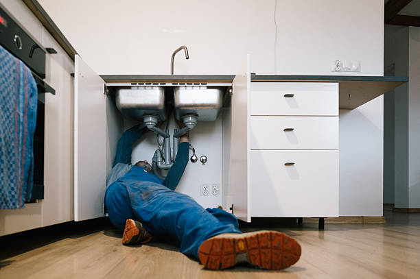 Professional Emergency Plumber technician working in North Salem, NH